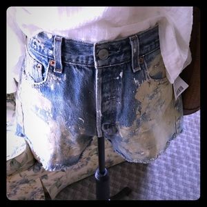 New Levi’s distressed shorts